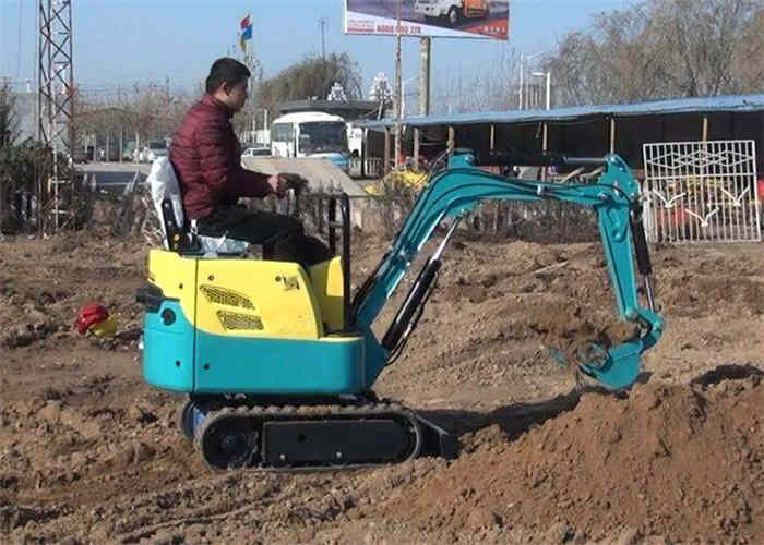 小型挖掘機使用 小型挖掘機使用